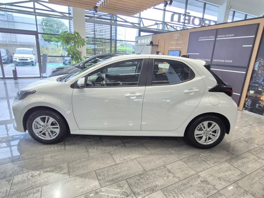Toyota Yaris 1,5 Stella..niska km, jamstvo, top stanje, fotografija 4
