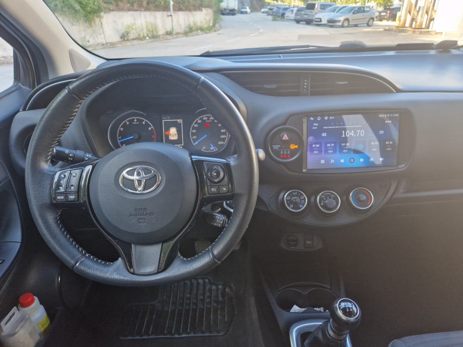 Toyota Yaris 1,5 VVT-i benzin+lpg odličan auto, fotografija 14