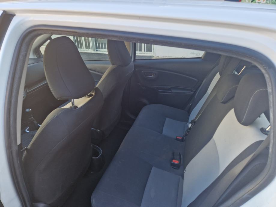 Toyota Yaris 1,5 VVT-i benzin+lpg odličan auto, fotografija 17