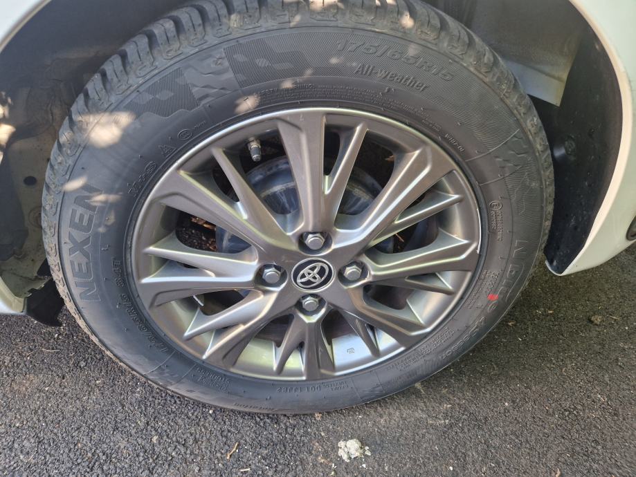 Toyota Yaris 1,5 VVT-i benzin+lpg odličan auto, fotografija 19