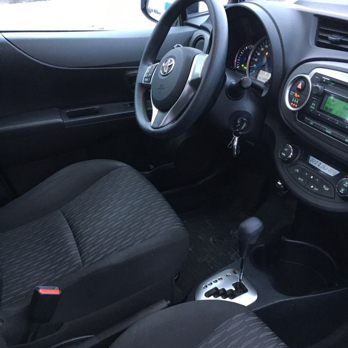 Toyota Yaris 1,5 VVTi Hybrid automatik, 2014 god.