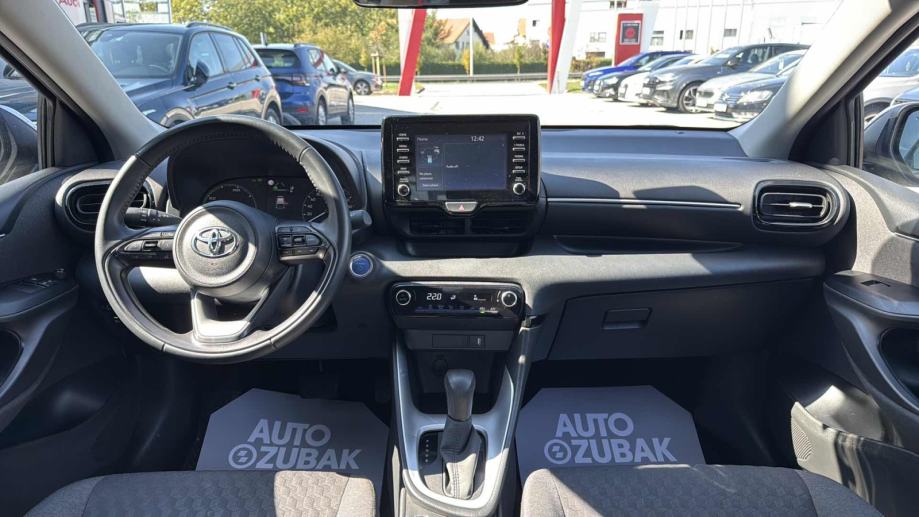 TOYOTA YARIS 2022 • PREMIUM jamstvo • AutoZubak Rabljena, fotografija 11