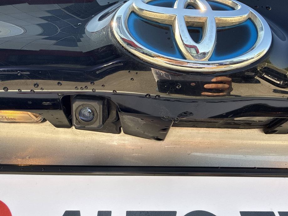 TOYOTA YARIS 2022 • PREMIUM jamstvo • AutoZubak Rabljena, fotografija 13