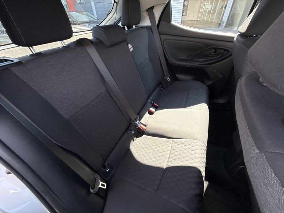 TOYOTA YARIS 2022 • PREMIUM jamstvo • AutoZubak Rabljena, fotografija 14