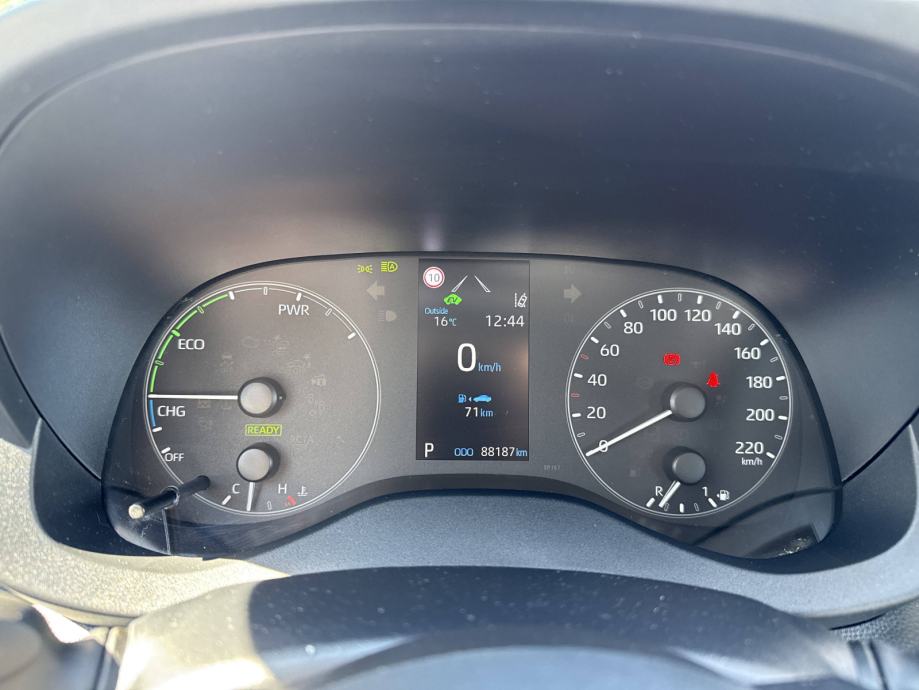 TOYOTA YARIS 2022 • PREMIUM jamstvo • AutoZubak Rabljena, fotografija 17