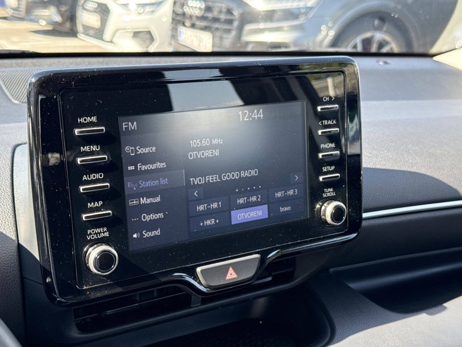TOYOTA YARIS 2022 • PREMIUM jamstvo • AutoZubak Rabljena, fotografija 18