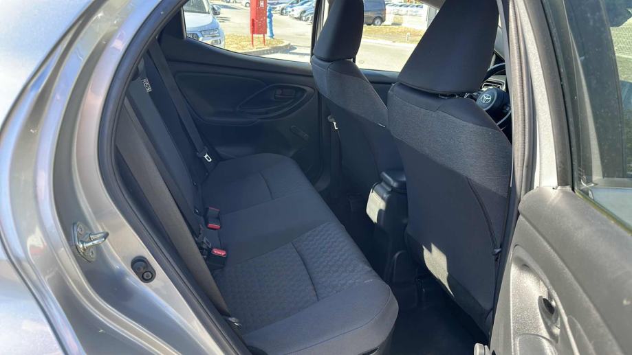 TOYOTA YARIS 2022 • PREMIUM jamstvo • AutoZubak Rabljena, fotografija 10
