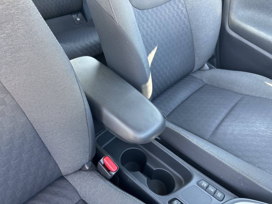 TOYOTA YARIS 2022 • PREMIUM jamstvo • AutoZubak Rabljena, fotografija 18