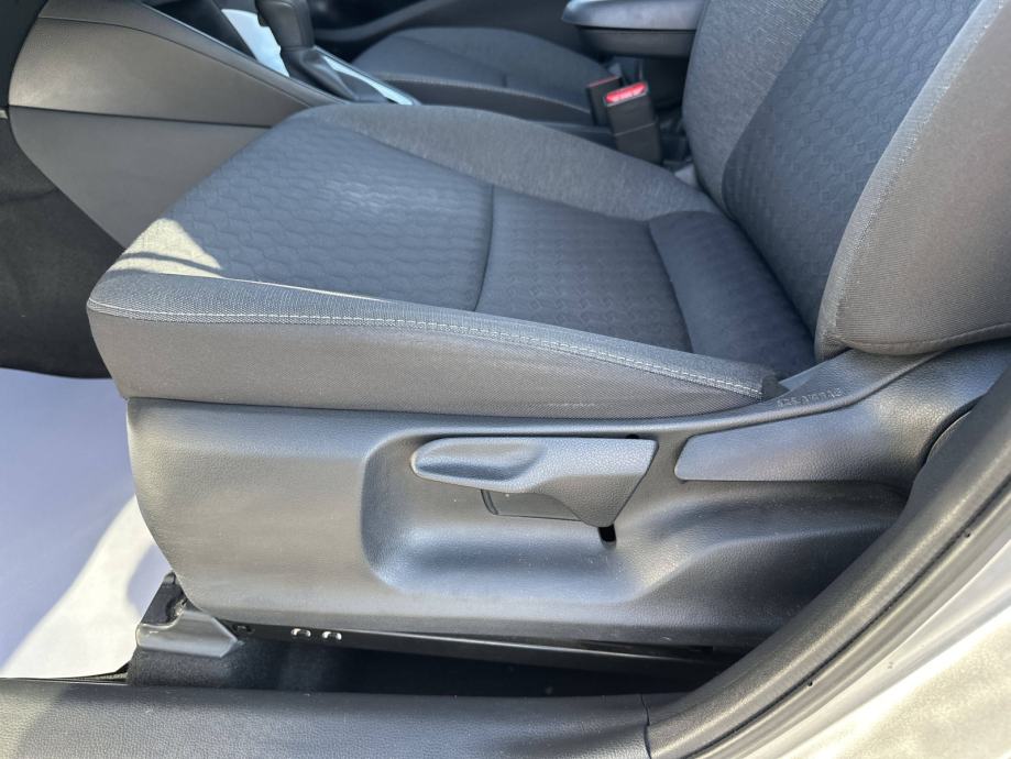 TOYOTA YARIS 2022 • PREMIUM jamstvo • AutoZubak Rabljena, fotografija 19