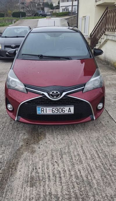 Toyota Yaris Bi-tone Red, fotografija 2