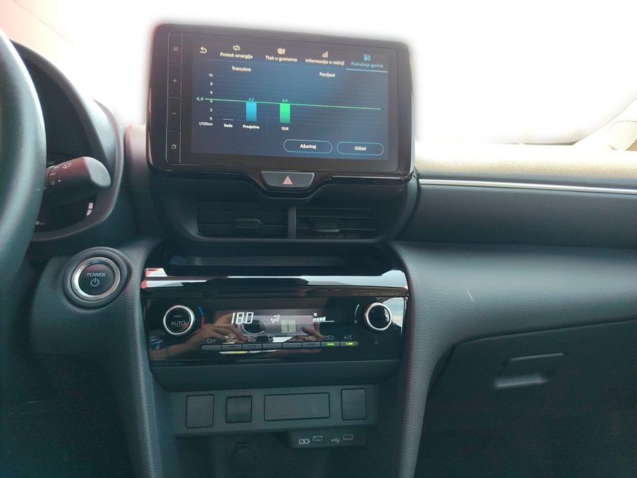 Toyota Yaris Cross 1.5 COOL - 3 godine jamstva, fotografija 17