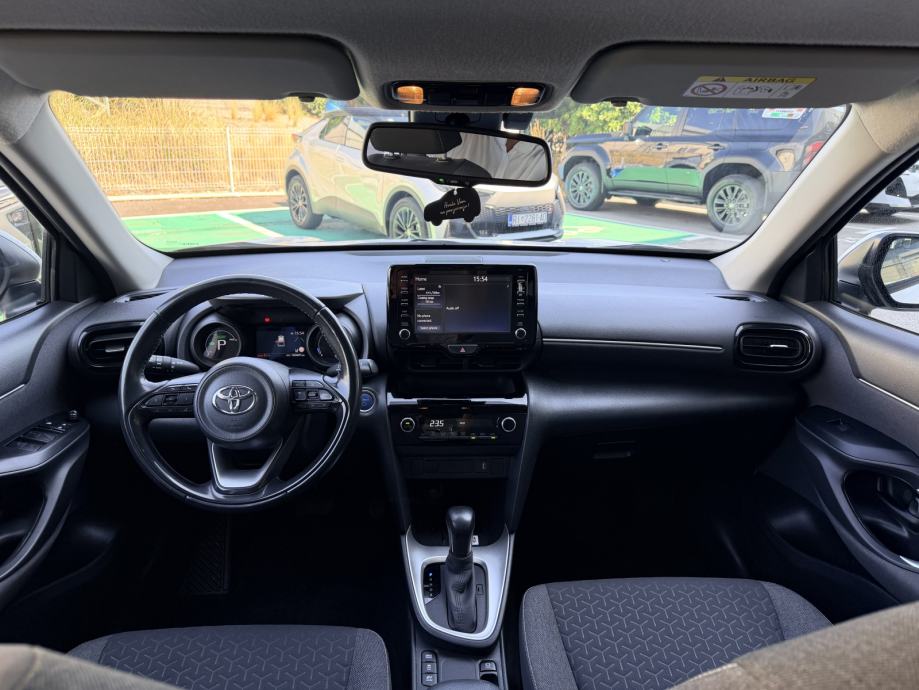 Toyota Yaris Cross 1.5 Sol..prvi vlasnik, jamstvo, redovno servisiran, fotografija 6