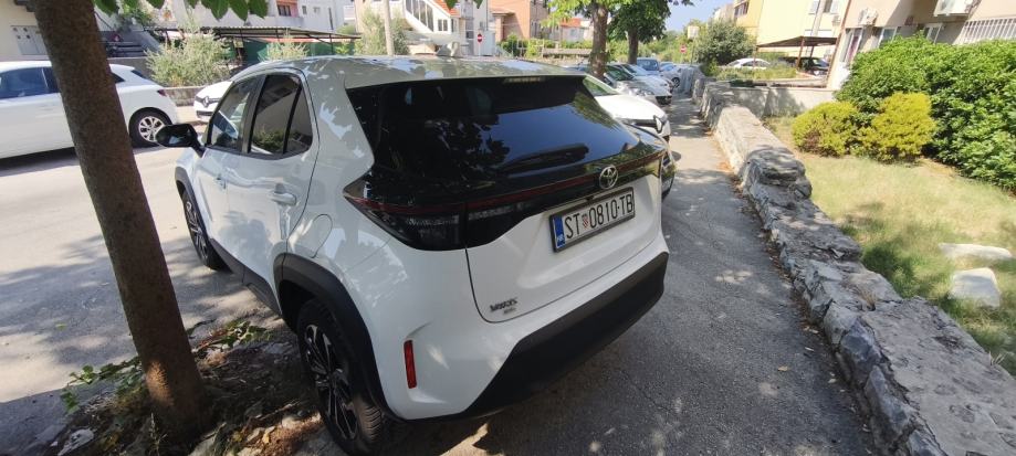 Toyota Yaris Cross 1.5 Sport reg 10/27, fotografija 3