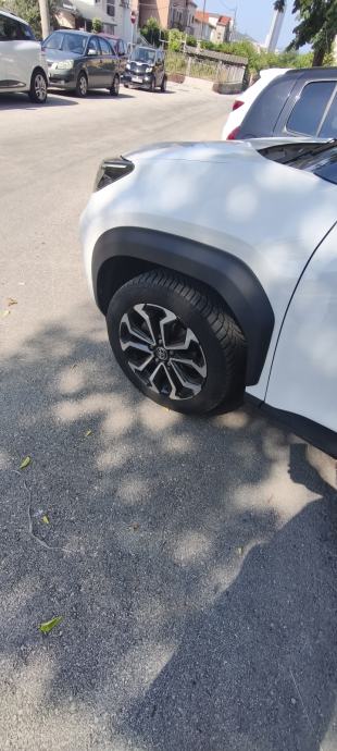 Toyota Yaris Cross 1.5 Sport reg 10/27, fotografija 2