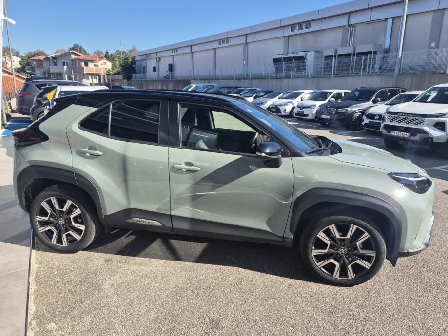 Toyota Yaris Cross 1.5 Style..prvi vlasnik, reg do 09/27, jamstvo, pogled izvana - slika 4