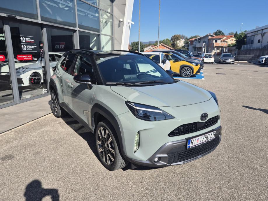 Toyota Yaris Cross 1.5 Style..prvi vlasnik, reg do 09/27, jamstvo, pogled izvana - slika 3