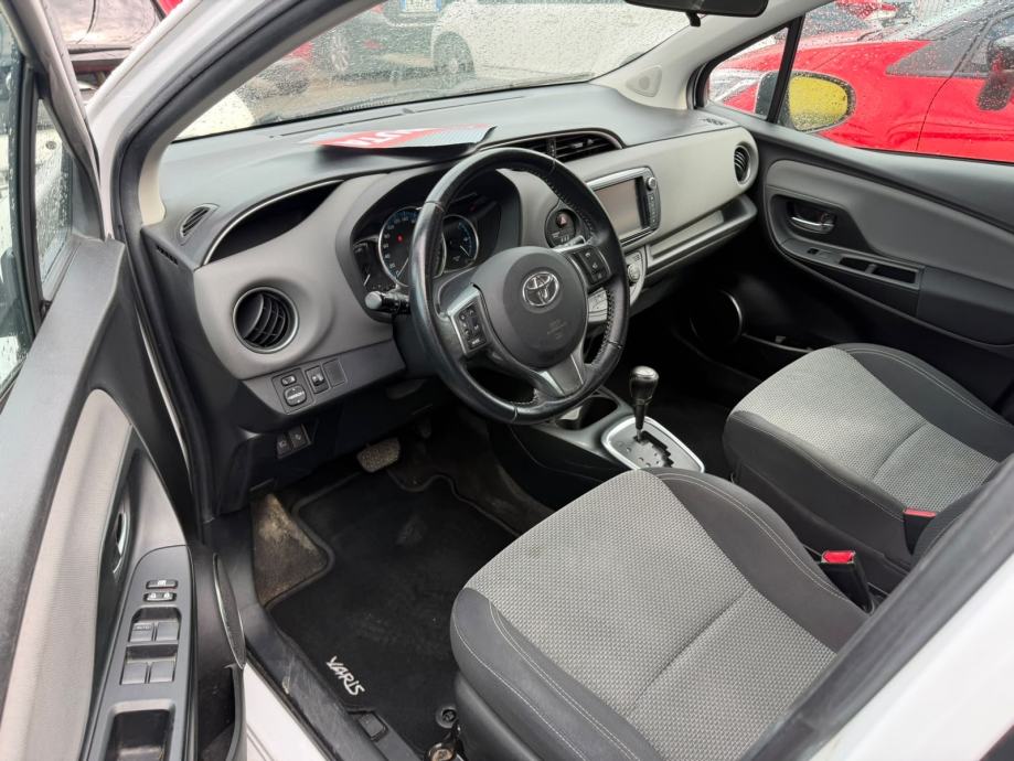Toyota Yaris Hybrid 1,5 VVT-i automatik 100 KS/NAVI.PARKING KAMERA, fotografija 8
