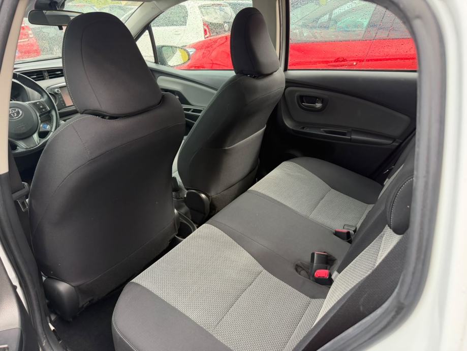 Toyota Yaris Hybrid 1,5 VVT-i automatik 100 KS/NAVI.PARKING KAMERA, fotografija 9
