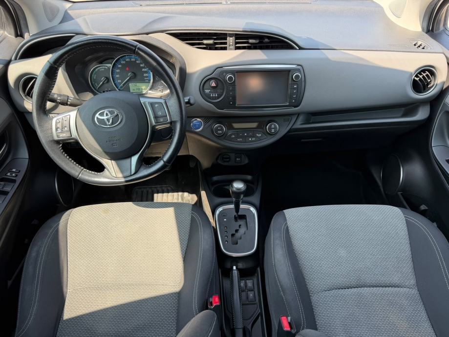 Toyota Yaris Hybrid 1,5 VVT-i automatik 100 KS/NAVI.PARKING KAMERA, fotografija 15