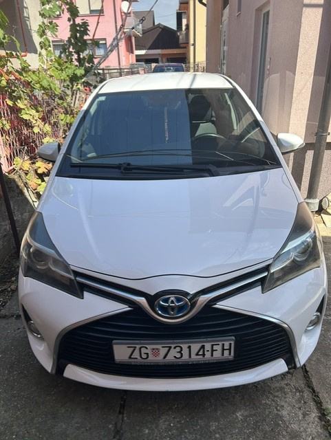 Toyota Yaris Hybrid 1,5 VVT-i automatik, fotografija 2