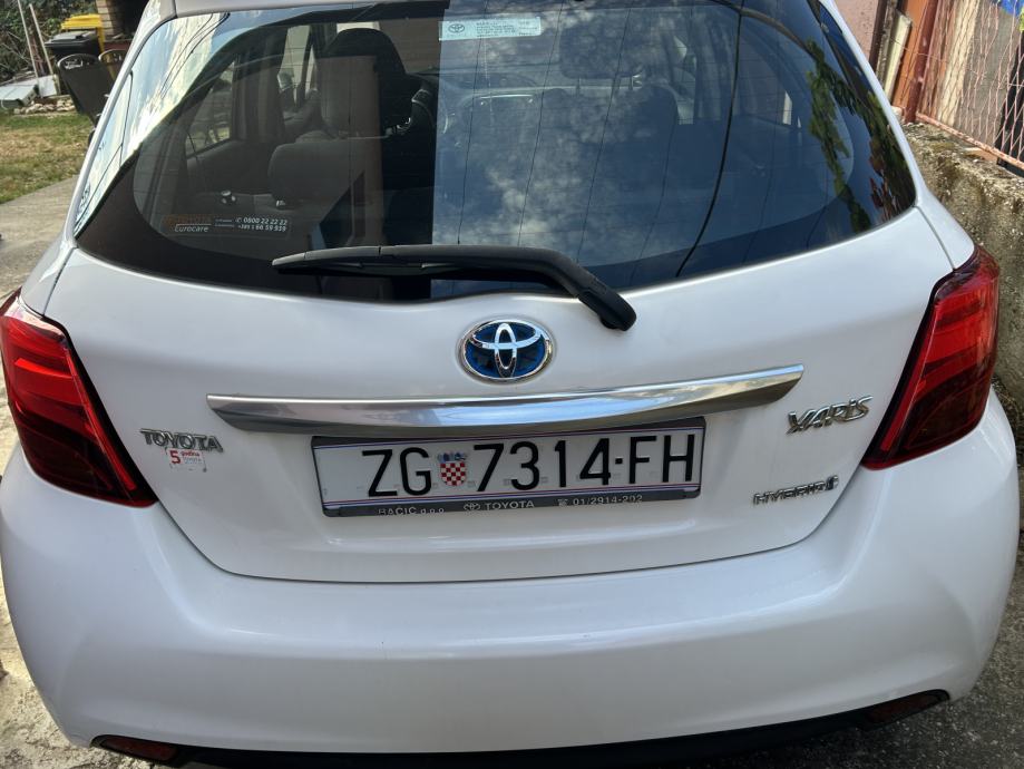 Toyota Yaris Hybrid 1,5 VVT-i automatik, fotografija 3