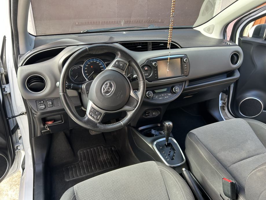 Toyota Yaris Hybrid 1,5 VVT-i automatik, fotografija 4