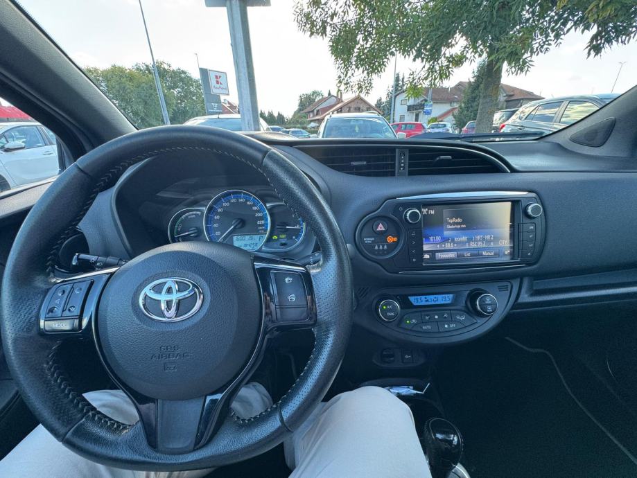 Toyota Yaris Hybrid, 2017, pod Toyota garancijom, prvi vlasnik, HR, fotografija 13