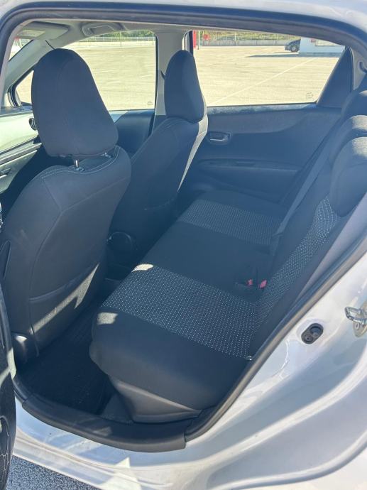 Toyota Yaris Hybrid, fotografija 6