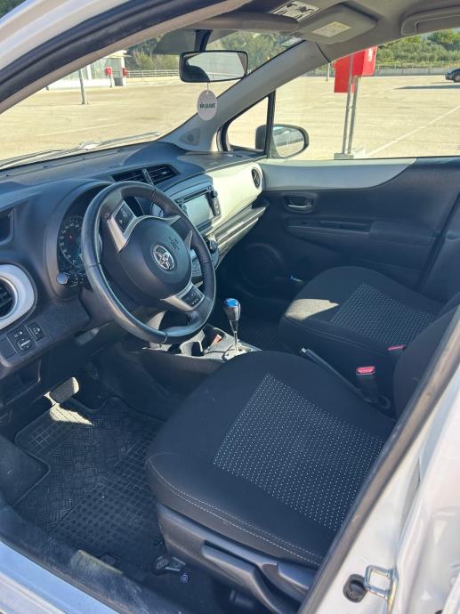 Toyota Yaris Hybrid, fotografija 14