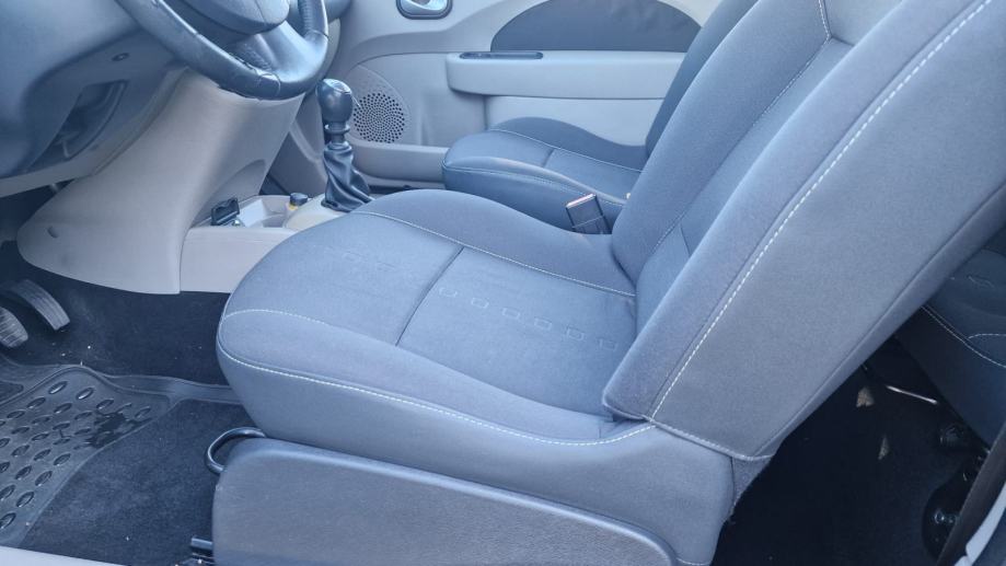 TWINGO 1.2 16V "600 EURA BLACK WEEK POPUST" LIMITED - Night & Day, fotografija 13