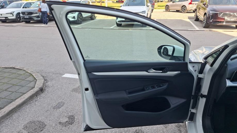 Volkswagen Golf 8 1.0 TSI, SAMO 44.215 KM, JAMSTVO, fotografija 19