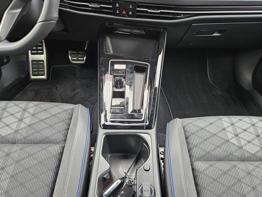 Volkswagen GOLF 8 2.0 TDI DSG R-Line Plus, fotografija 19