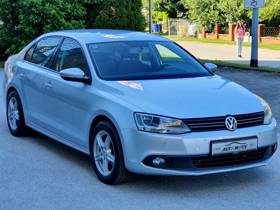 VOLKSWAGEN JETTA 1.6 TDI - **ORIGINALNO STANJE-SERVISNA-REG.06/2023