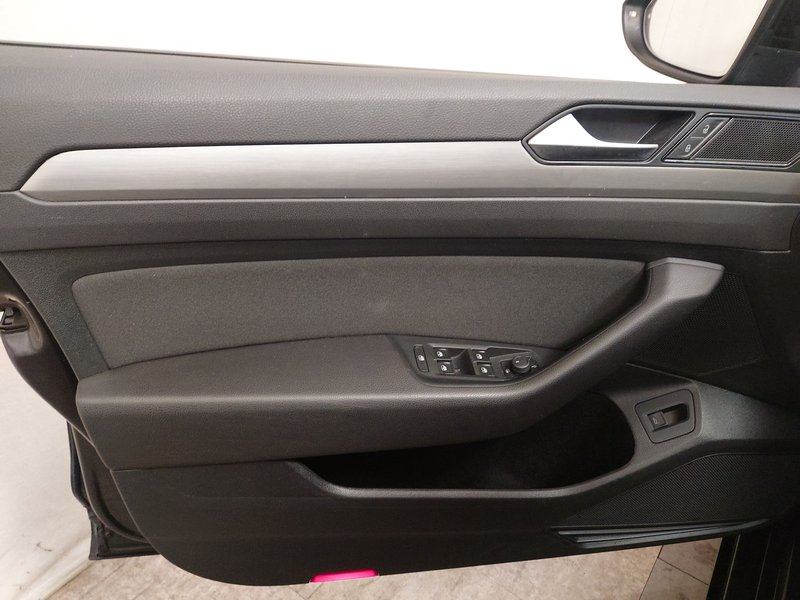 Volkswagen Passat 2.0 TDI automatik • ACC • Full LED, fotografija 5