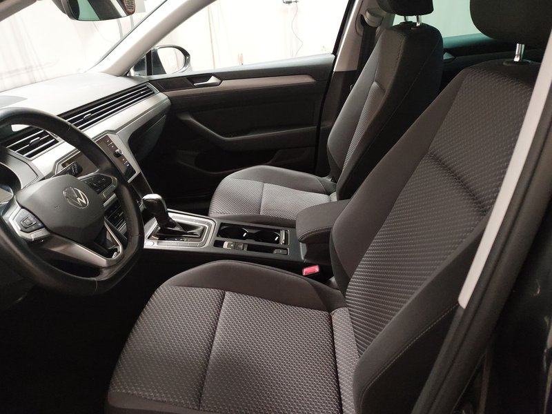 Volkswagen Passat 2.0 TDI automatik • ACC • Full LED, fotografija 6