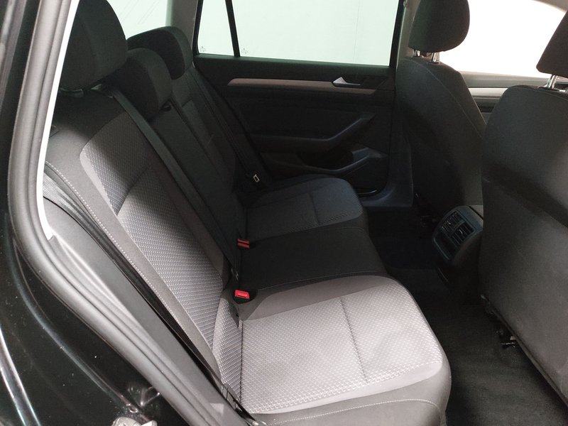 Volkswagen Passat 2.0 TDI automatik • ACC • Full LED, fotografija 12