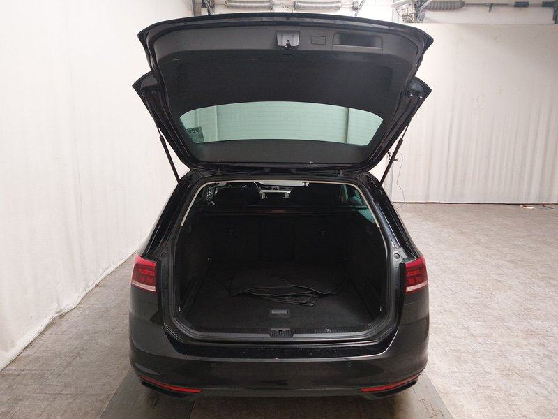 Volkswagen Passat 2.0 TDI automatik • ACC • Full LED, fotografija 17
