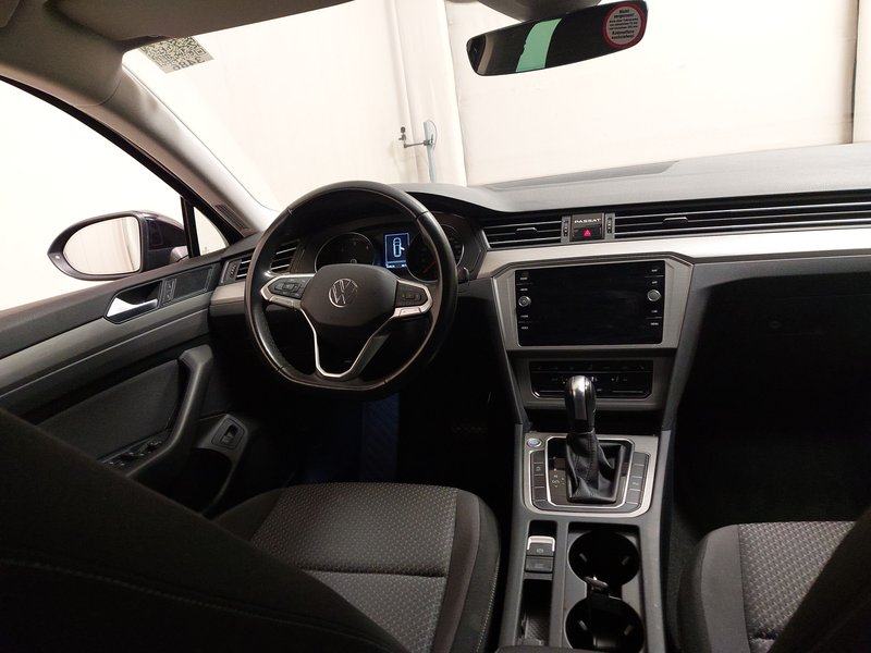 Volkswagen Passat 2.0 TDI automatik • ACC • Full LED, fotografija 18