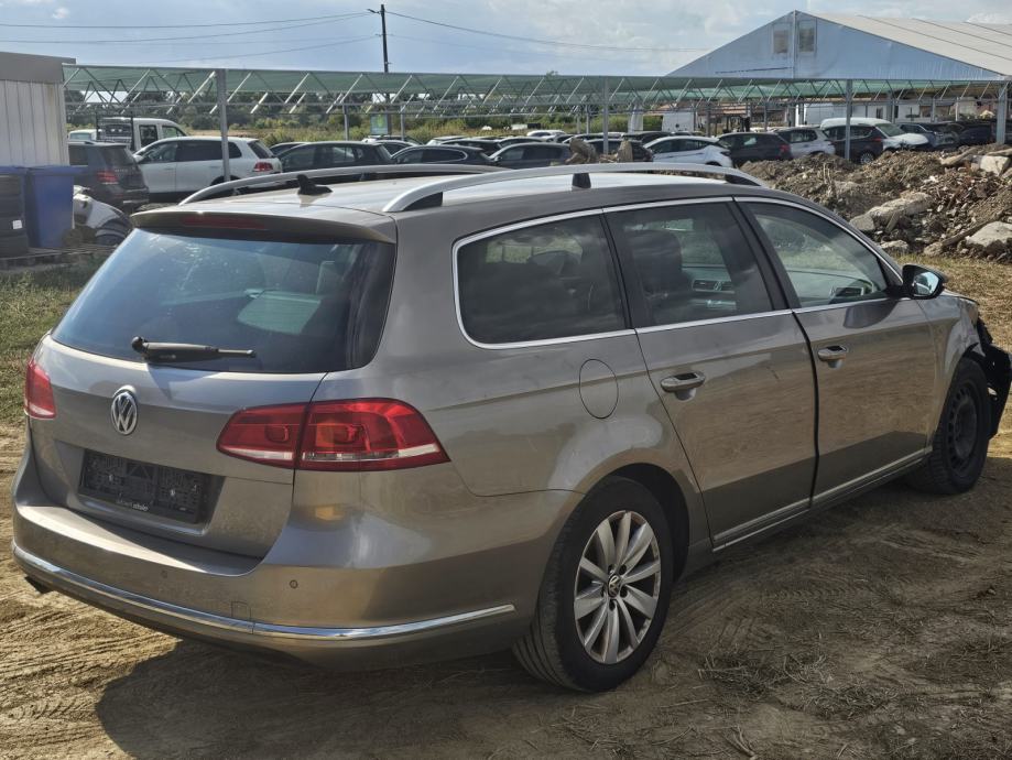 Volkswagen PASSAT B7 1.6 TDI - Oštećeno vozilo, fotografija 3