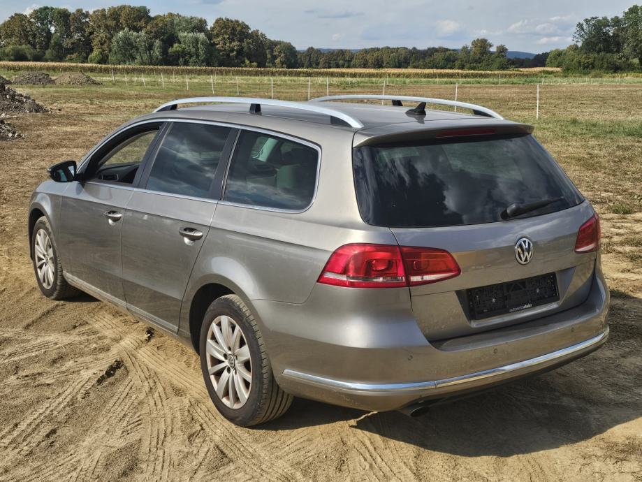 Volkswagen PASSAT B7 1.6 TDI - Oštećeno vozilo, fotografija 4