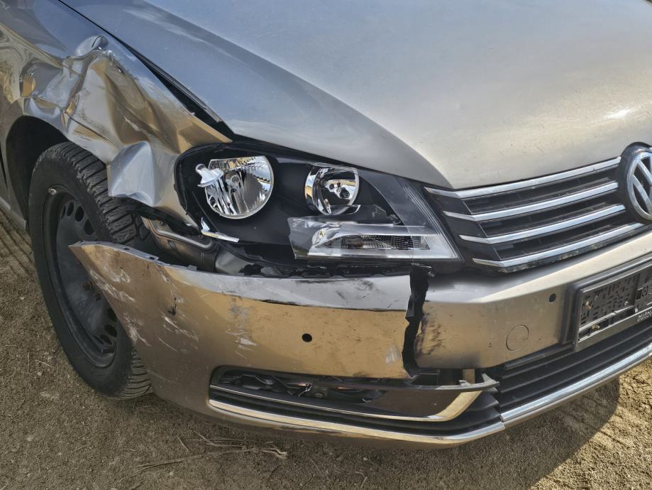Volkswagen PASSAT B7 1.6 TDI - Oštećeno vozilo, fotografija 5