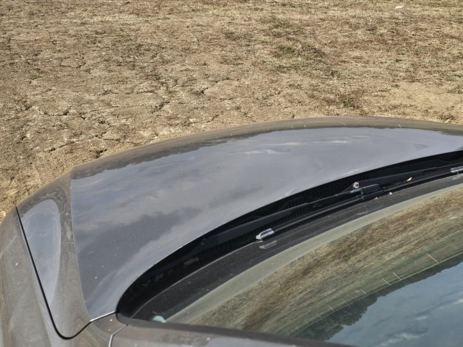 Volkswagen PASSAT B7 1.6 TDI - Oštećeno vozilo, fotografija 8