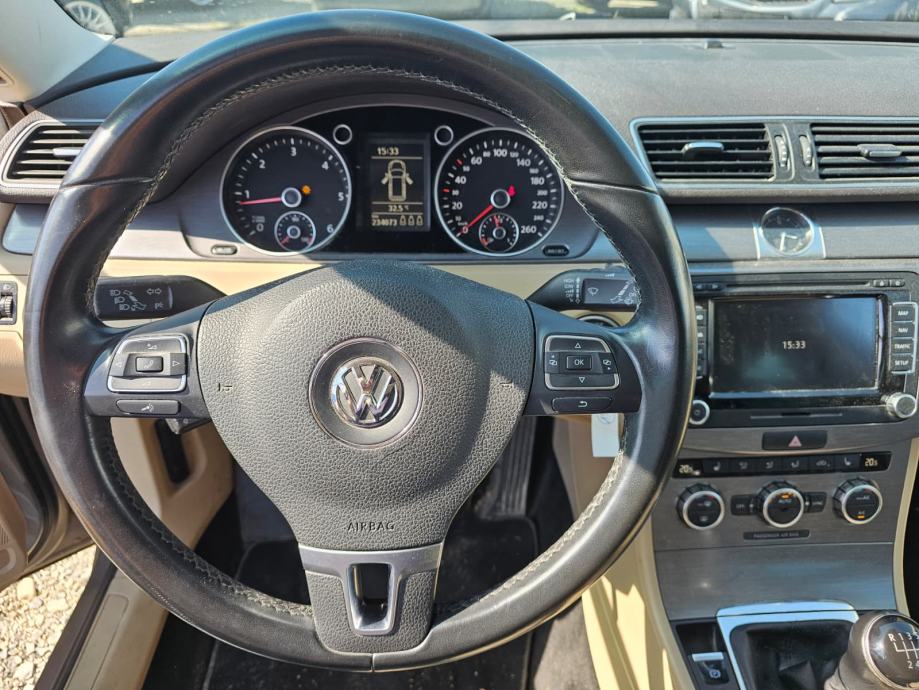 Volkswagen PASSAT B7 1.6 TDI - Oštećeno vozilo, fotografija 10