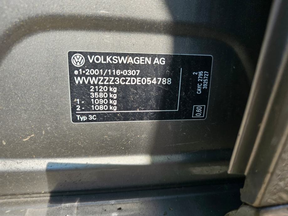 Volkswagen PASSAT B7 1.6 TDI - Oštećeno vozilo, fotografija 15
