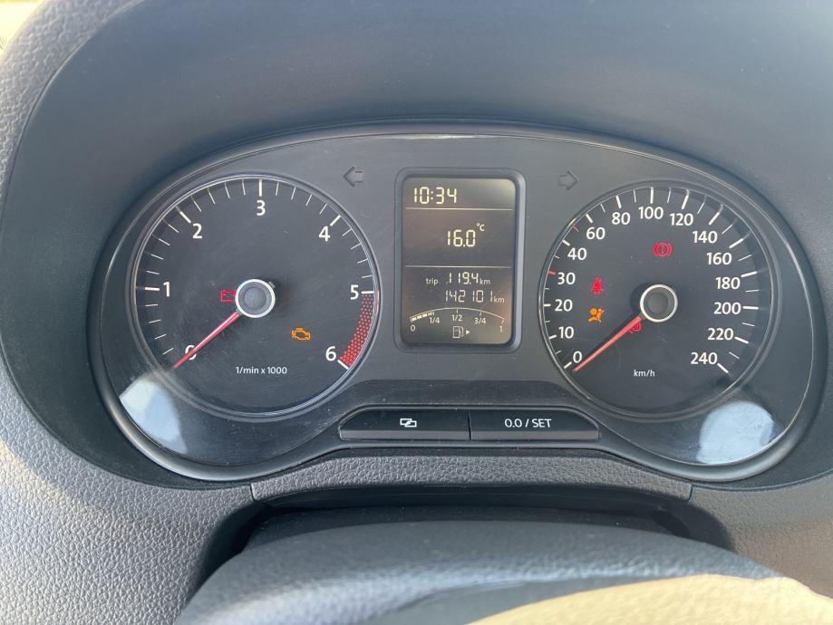 VOLKSWAGEN Polo 1,6 TDI TRENDLINE - REGISTRIRAN 3/2027, fotografija 13