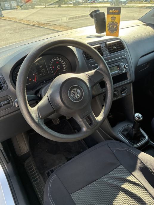 VOLKSWAGEN Polo 1,6 TDI TRENDLINE - REGISTRIRAN 3/2027, fotografija 15