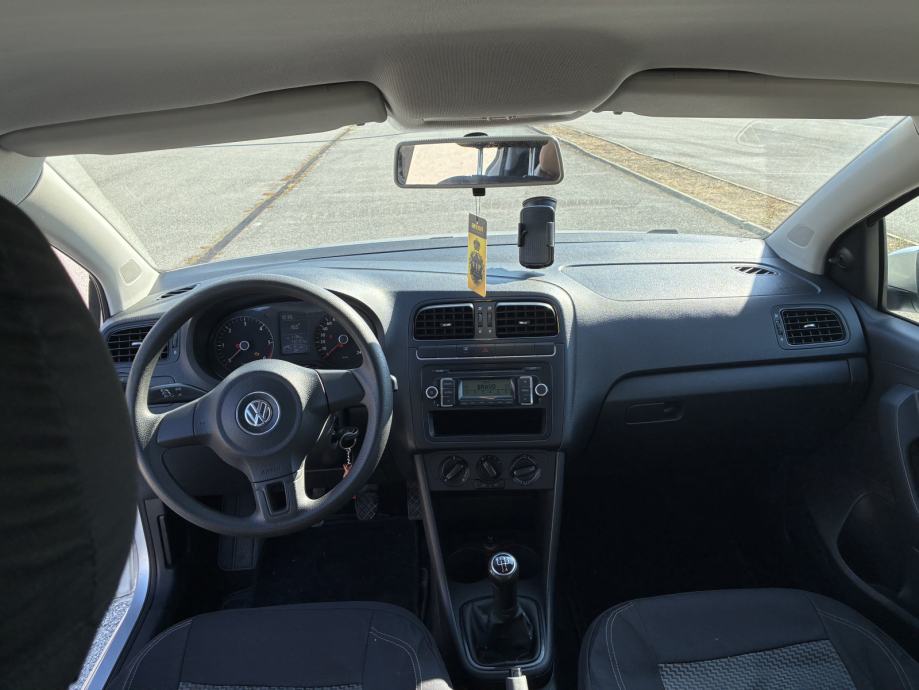 VOLKSWAGEN Polo 1,6 TDI TRENDLINE - REGISTRIRAN 3/2027, fotografija 16
