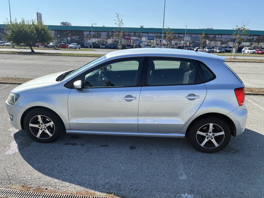 VOLKSWAGEN Polo 1,6 TDI TRENDLINE - REGISTRIRAN 3/2027, fotografija 2