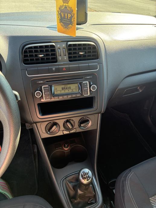 VOLKSWAGEN Polo 1,6 TDI TRENDLINE - REGISTRIRAN 3/2027, fotografija 14