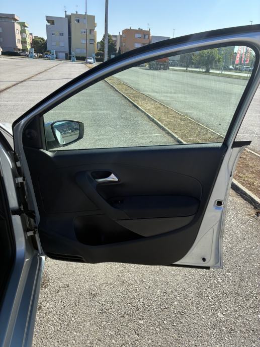 VOLKSWAGEN Polo 1,6 TDI TRENDLINE - REGISTRIRAN 3/2027, fotografija 5